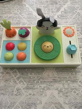 Skip Hop Baby/Toddler Musical DJ Set me